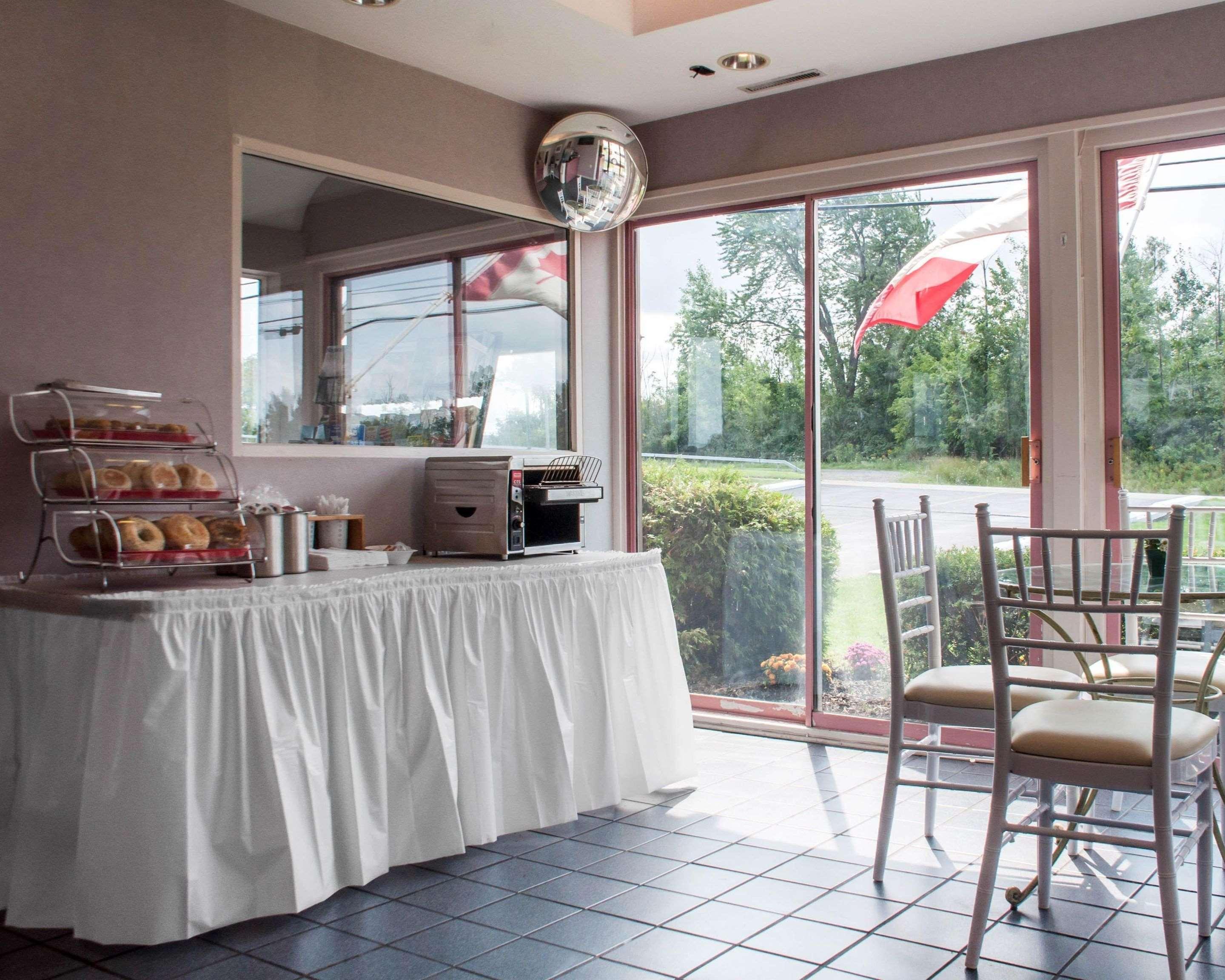 Econo Lodge Buffalo South Blasdell ภายนอก รูปภาพ